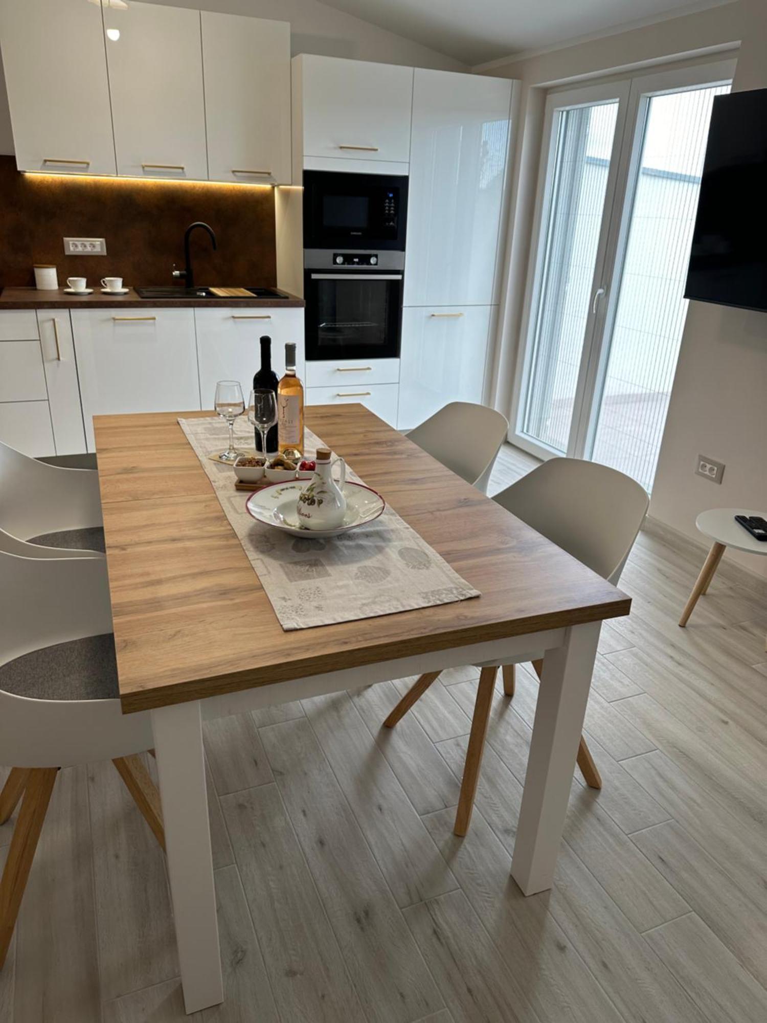 Bee House Suite - Brand New Apartment 100 M From Sea Kaštela Extérieur photo