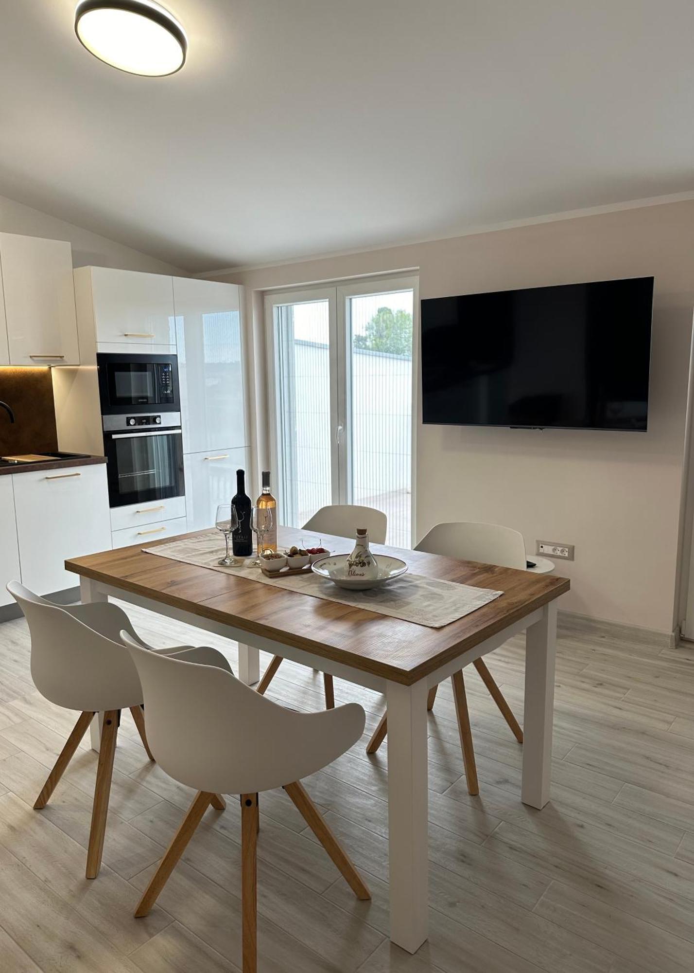 Bee House Suite - Brand New Apartment 100 M From Sea Kaštela Extérieur photo