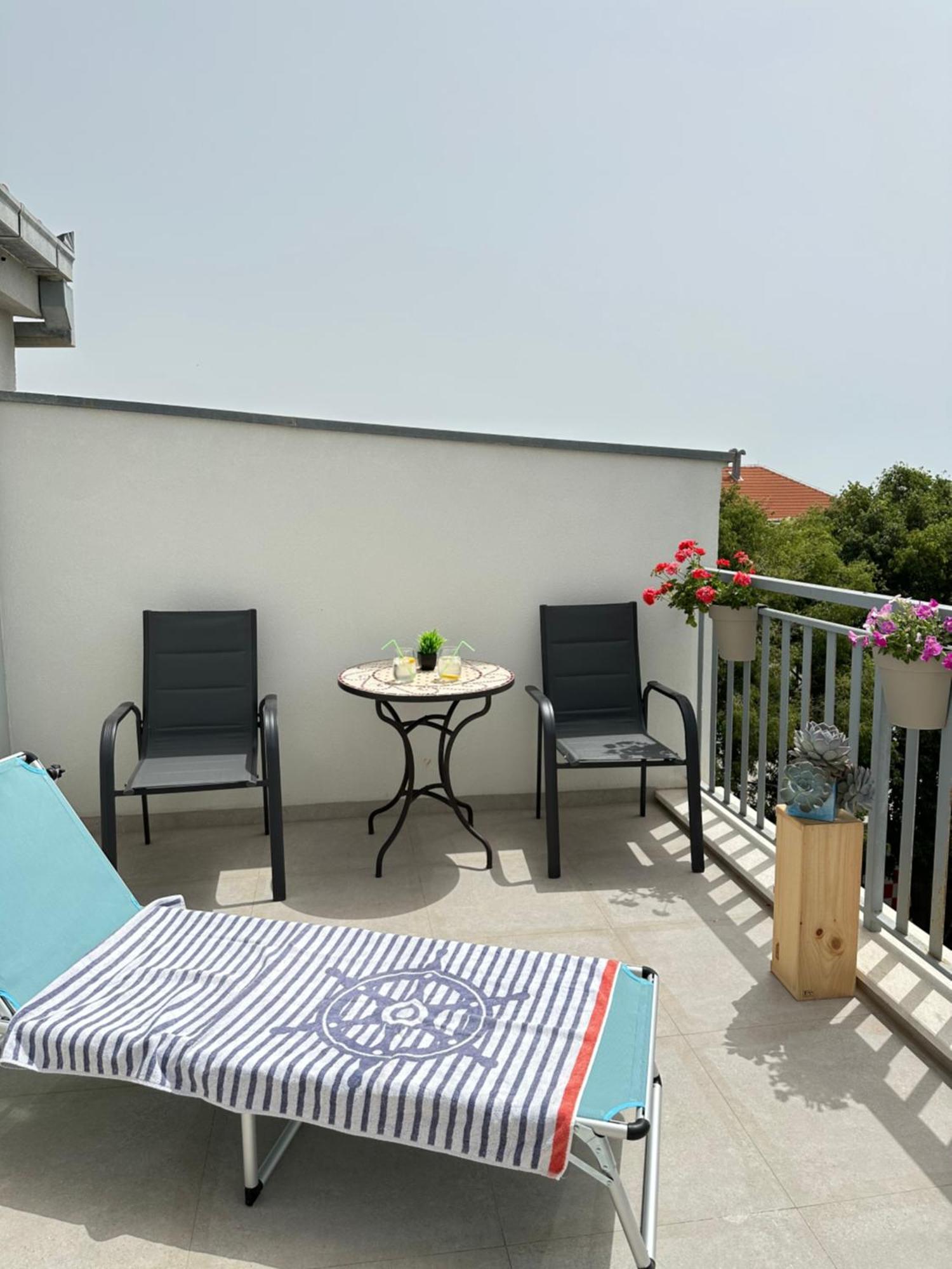 Bee House Suite - Brand New Apartment 100 M From Sea Kaštela Extérieur photo