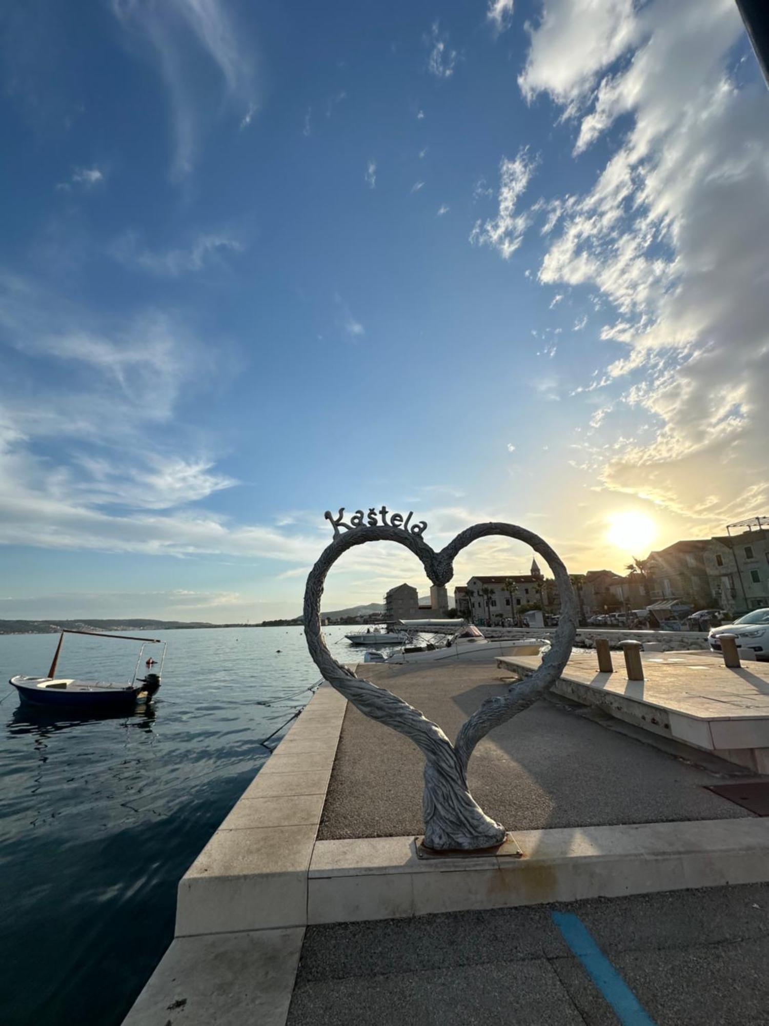 Bee House Suite - Brand New Apartment 100 M From Sea Kaštela Extérieur photo